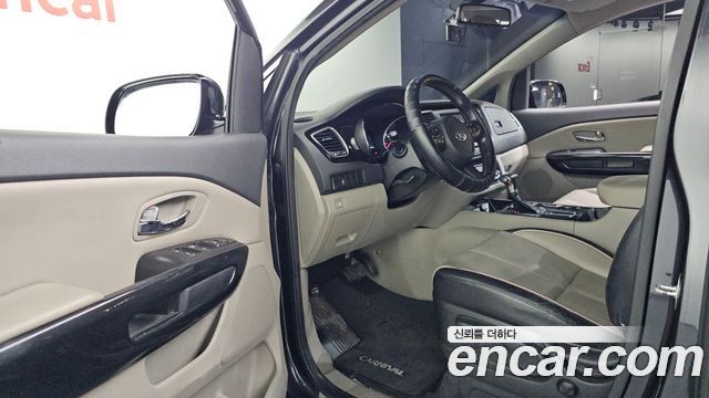 Kia Canival 2021 — photo 10