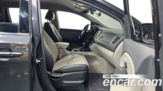 Kia Canival 2021 — photo 11