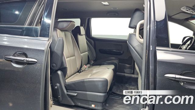 Kia Canival 2021 — photo 12