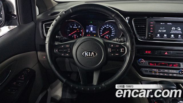 Kia Canival 2021 — photo 13