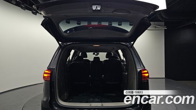 Kia Canival 2021 — photo 20
