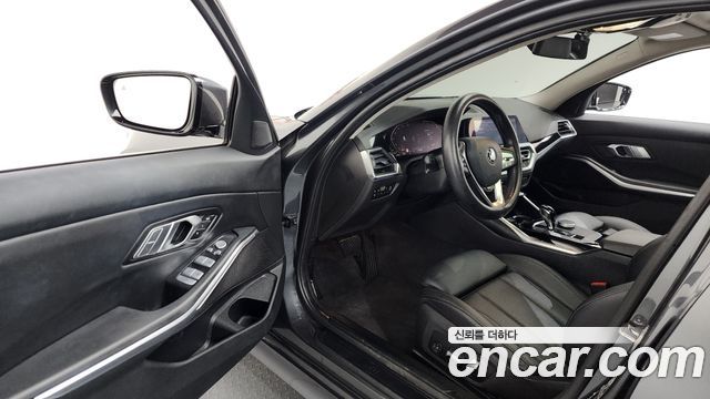 BMW 3-Series 2022 — photo 10