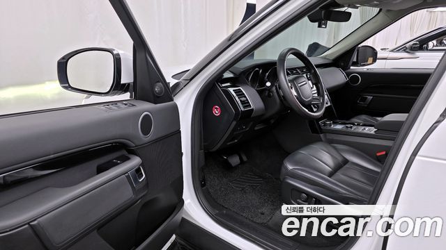 Land Rover Discovery 2019 — photo 10