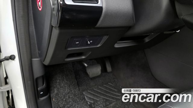 Land Rover Discovery 2019 — photo 18