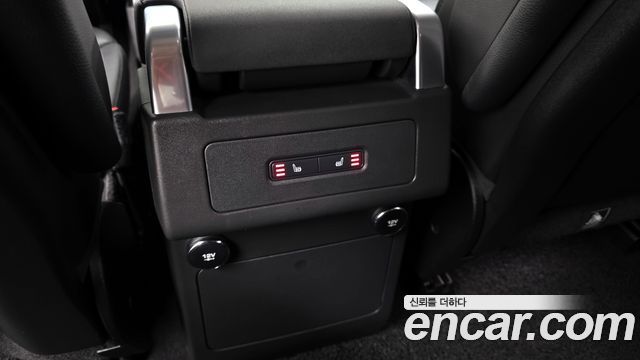 Land Rover Discovery 2019 — photo 19