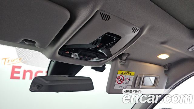 BMW 1-Series 2020 — photo 17