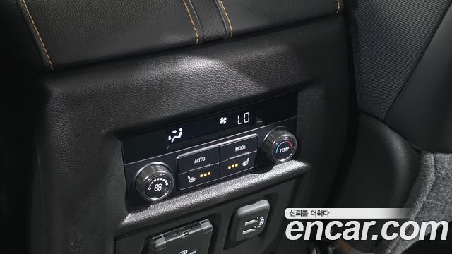 Chevrolet Korea Traverse 2021 — photo 18