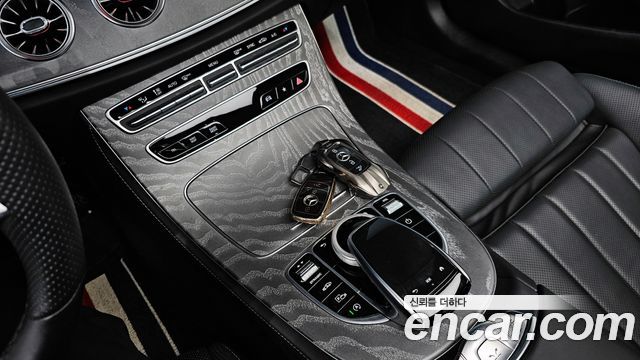 Mercedes-Benz E-Class 2022 — photo 17