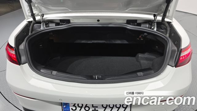 Mercedes-Benz E-Class 2022 — photo 20