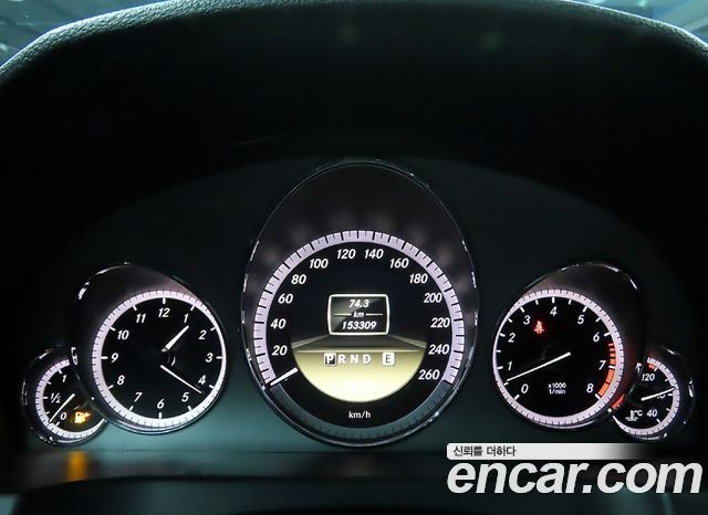 Mercedes-Benz E-Class 2012 — photo 11