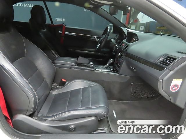 Mercedes-Benz E-Class 2012 — photo 13