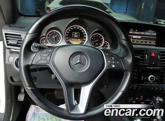 Mercedes-Benz E-Class 2012 — photo 18