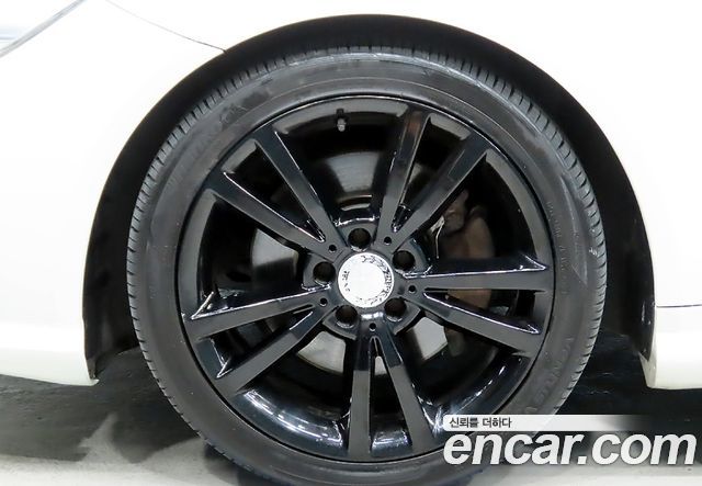 Mercedes-Benz E-Class 2012 — photo 20
