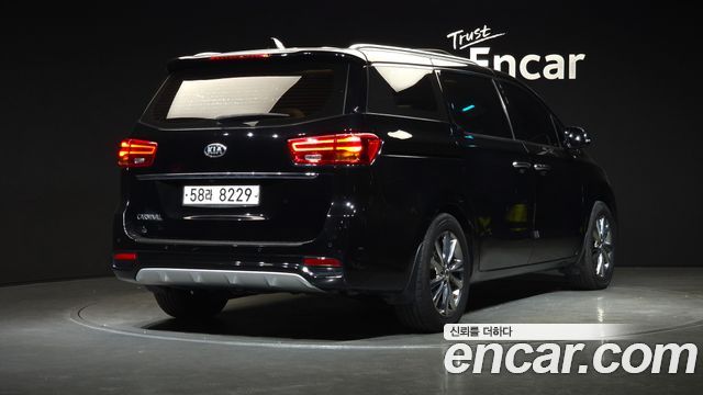 Kia Canival 2019 — photo 2