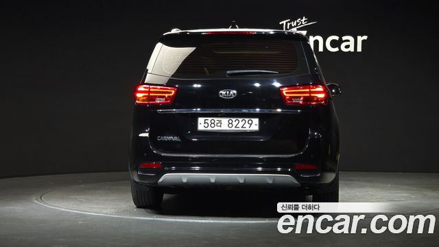 Kia Canival 2019 — photo 4