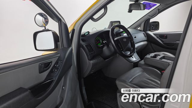 Hyundai Starex 2015 — photo 11