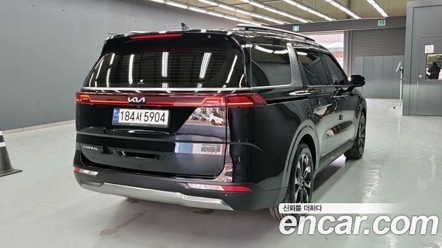 Kia Canival 2023 — photo 2