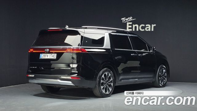 Kia Canival 2021 — photo 2