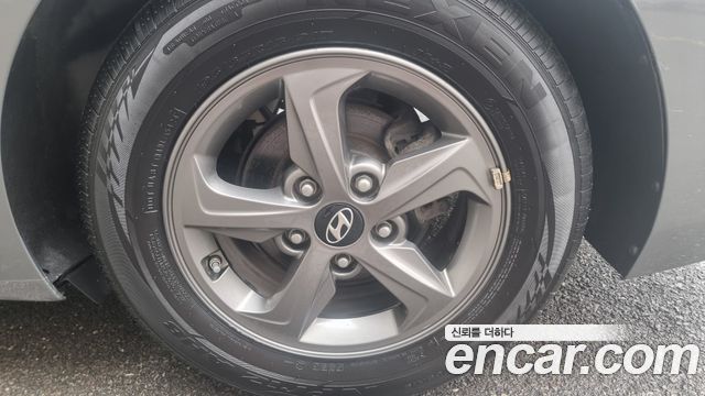 Hyundai AVANTE 2017 — photo 7