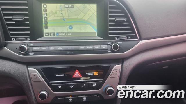 Hyundai AVANTE 2017 — photo 12