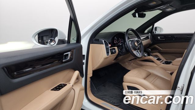 Porsche Cayenne 2019 — photo 10