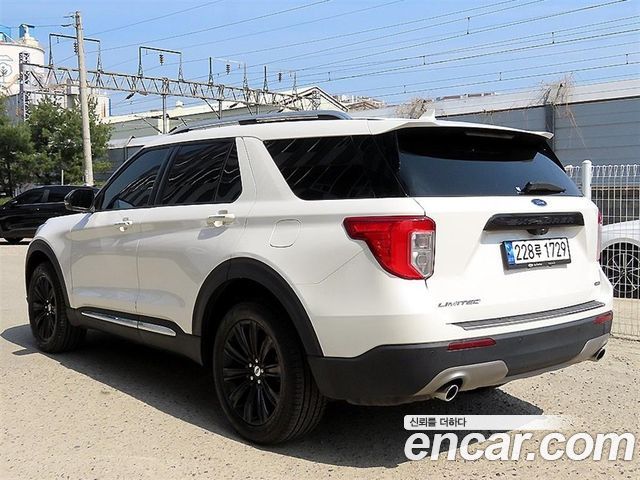 Ford Explorer 2022 — photo 3