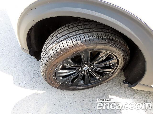 Ford Explorer 2022 — photo 20