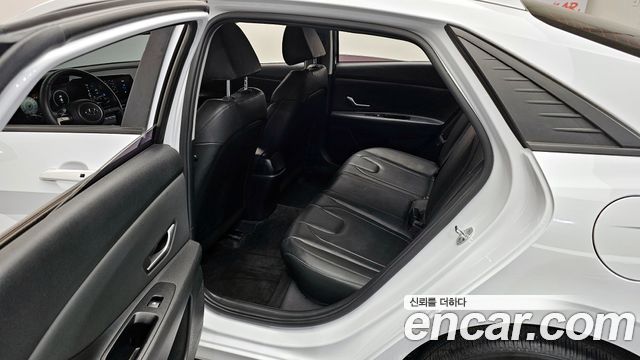 Hyundai AVANTE 2021 — photo 11