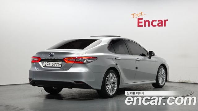 Toyota Camry 2018 — photo 2