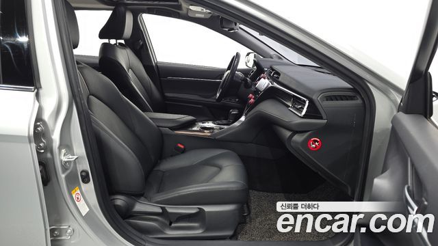Toyota Camry 2018 — photo 10