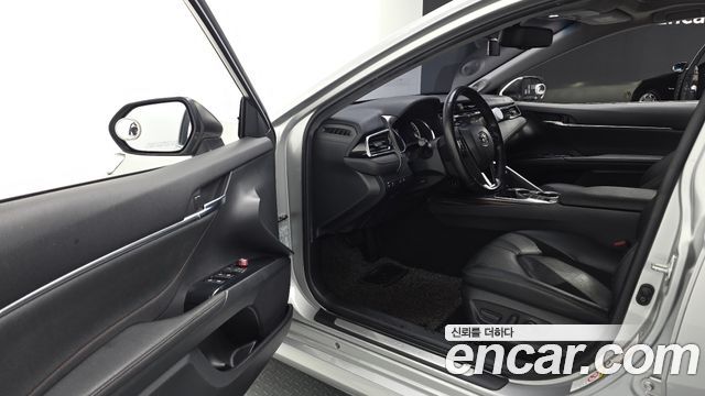 Toyota Camry 2018 — photo 11