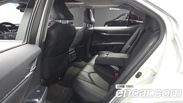 Toyota Camry 2018 — photo 12