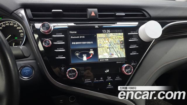 Toyota Camry 2018 — photo 14
