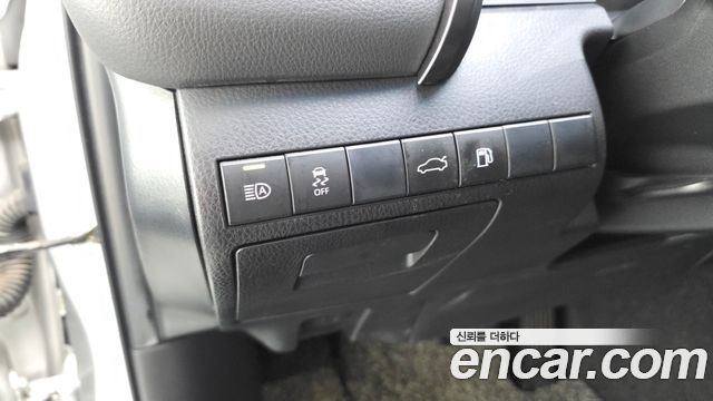 Toyota Camry 2018 — photo 17
