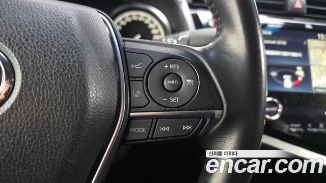 Toyota Camry 2018 — photo 18