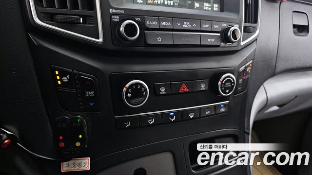 Hyundai Starex 2019 — photo 16