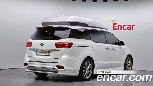 Kia Canival 2019 — photo 2