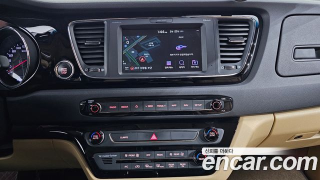 Kia Canival 2019 — photo 14