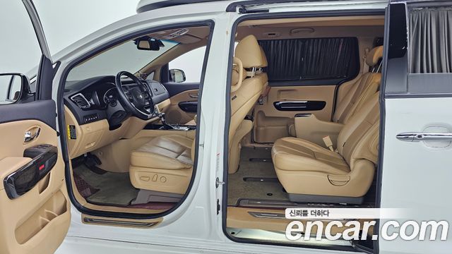 Kia Canival 2019 — photo 17