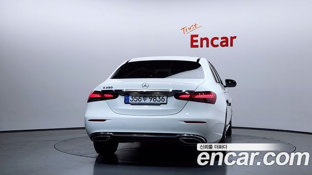 Mercedes-Benz E-Class 2021 — photo 3