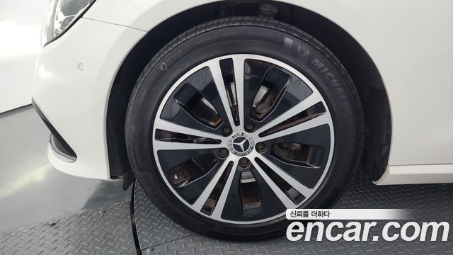 Mercedes-Benz E-Class 2021 — photo 4