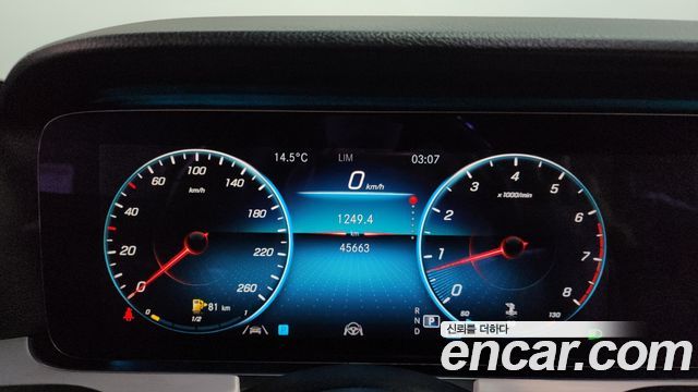 Mercedes-Benz E-Class 2021 — photo 7