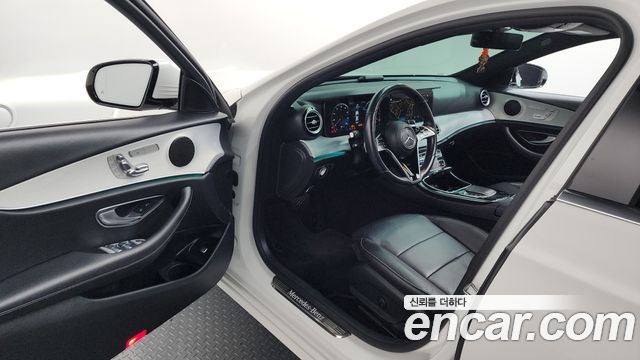 Mercedes-Benz E-Class 2021 — photo 9