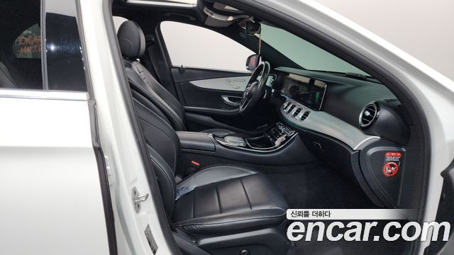 Mercedes-Benz E-Class 2021 — photo 10