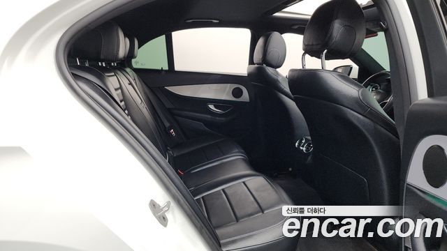 Mercedes-Benz E-Class 2021 — photo 11