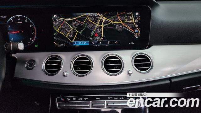 Mercedes-Benz E-Class 2021 — photo 13