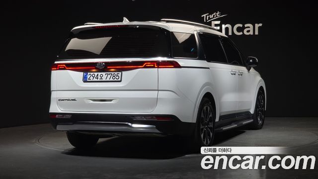 Kia Canival 2021 — photo 2