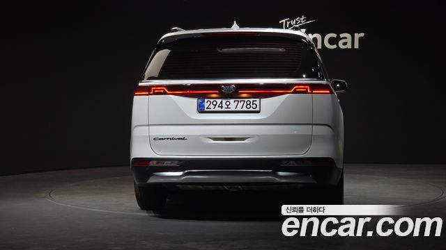 Kia Canival 2021 — photo 4
