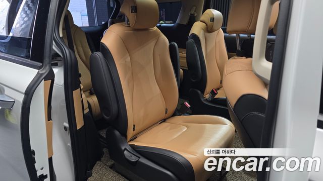 Kia Canival 2021 — photo 12