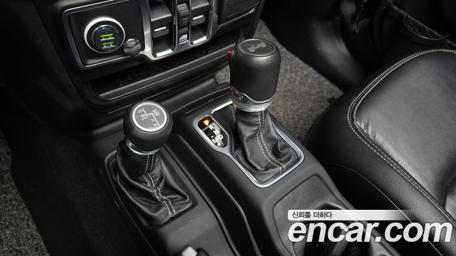 Jeep Wrangler 2021 — photo 9